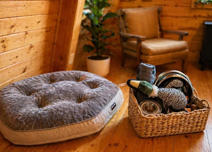 Sunset-view A-frame Sleeps 12 Dog Friendly Holiday home *