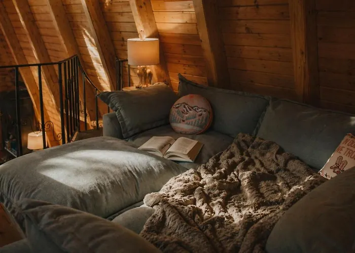 Sunset-view A-frame Sleeps 12 Dog Friendly *