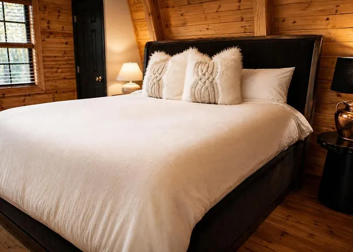 Sunset-view A-frame Sleeps 12 Dog Friendly Holiday home