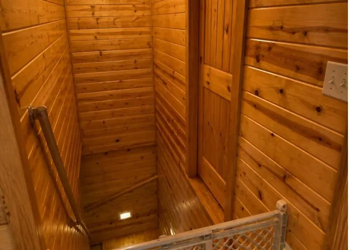 Sunset-view A-frame Sleeps 12 Dog Friendly Holiday home *